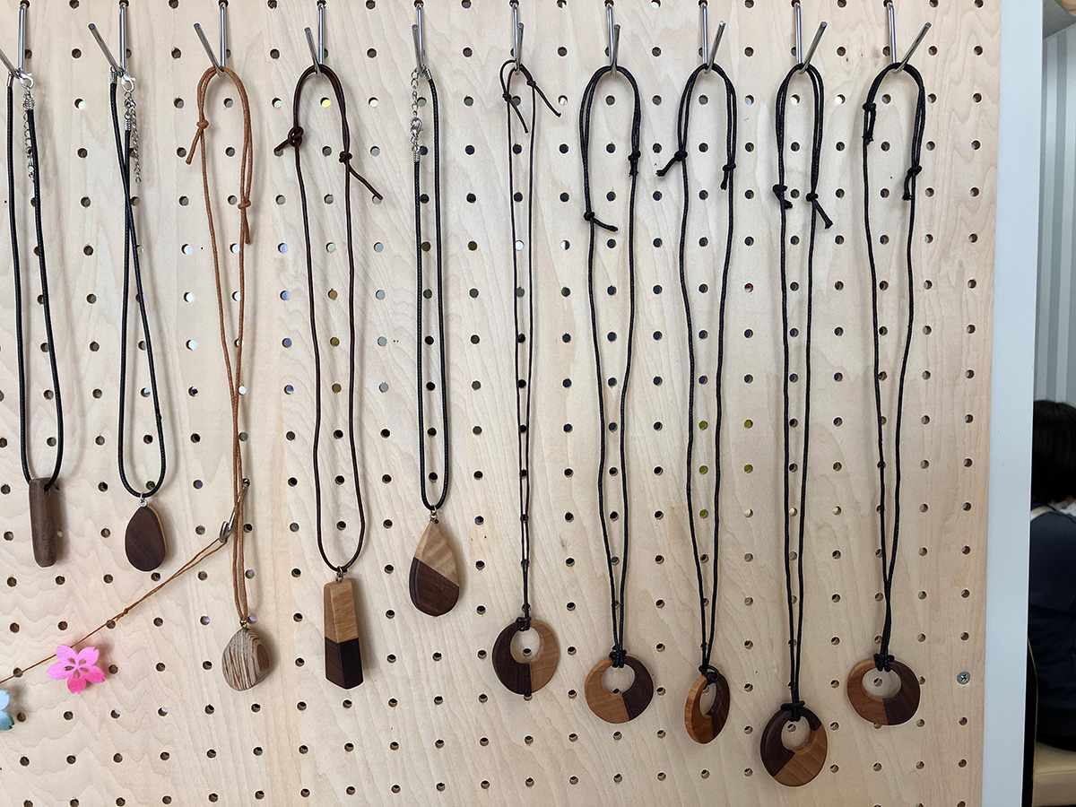 木のペンダント